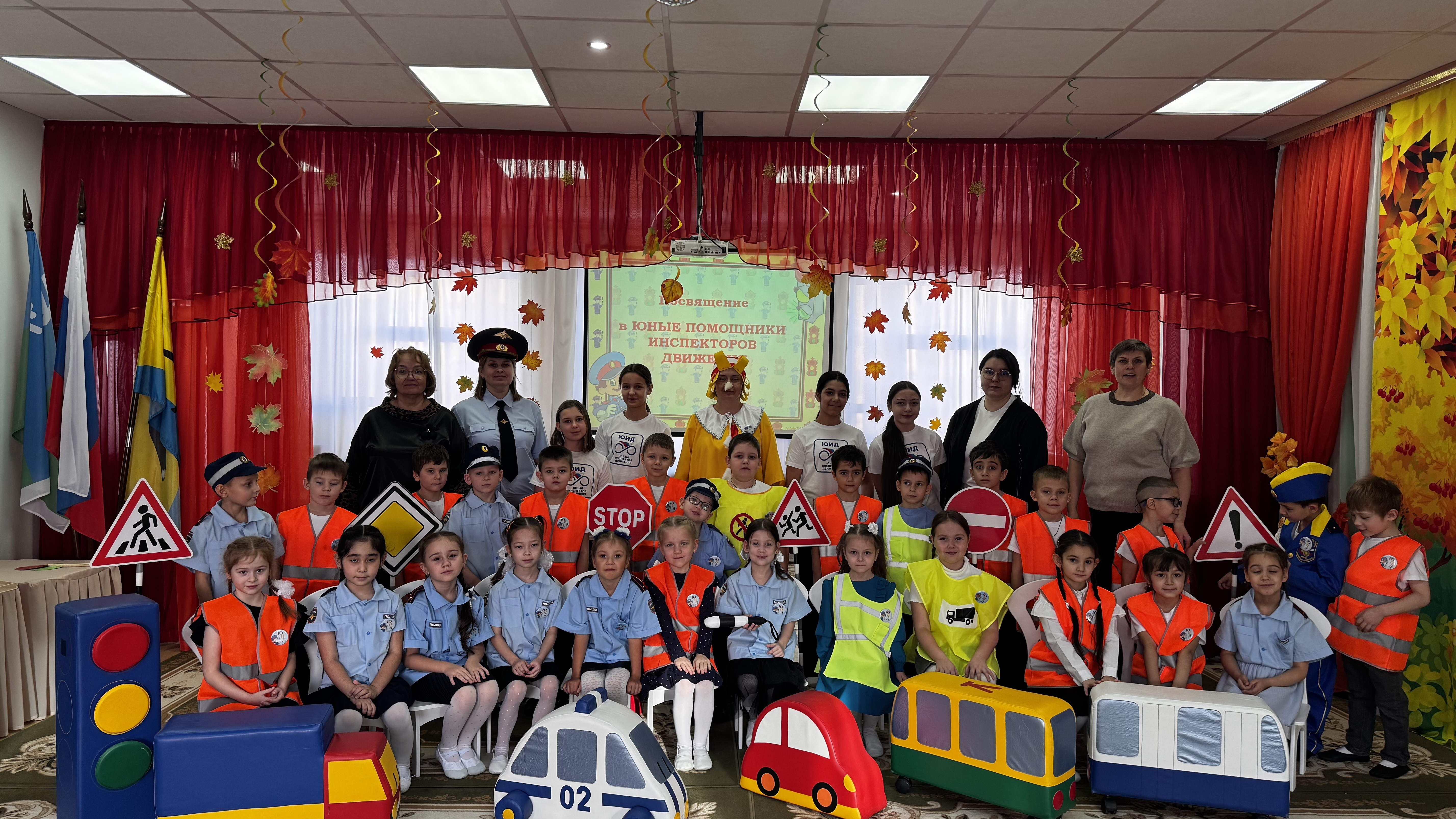 Посвящение в ряды юных помощников инспекторов движения (ЮПИД)